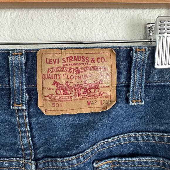 Vintage Levi’s Men’s 501 Jeans 42x32 Button Fly Straight Leg Blue Denim Cotton - Picture 6 of 10